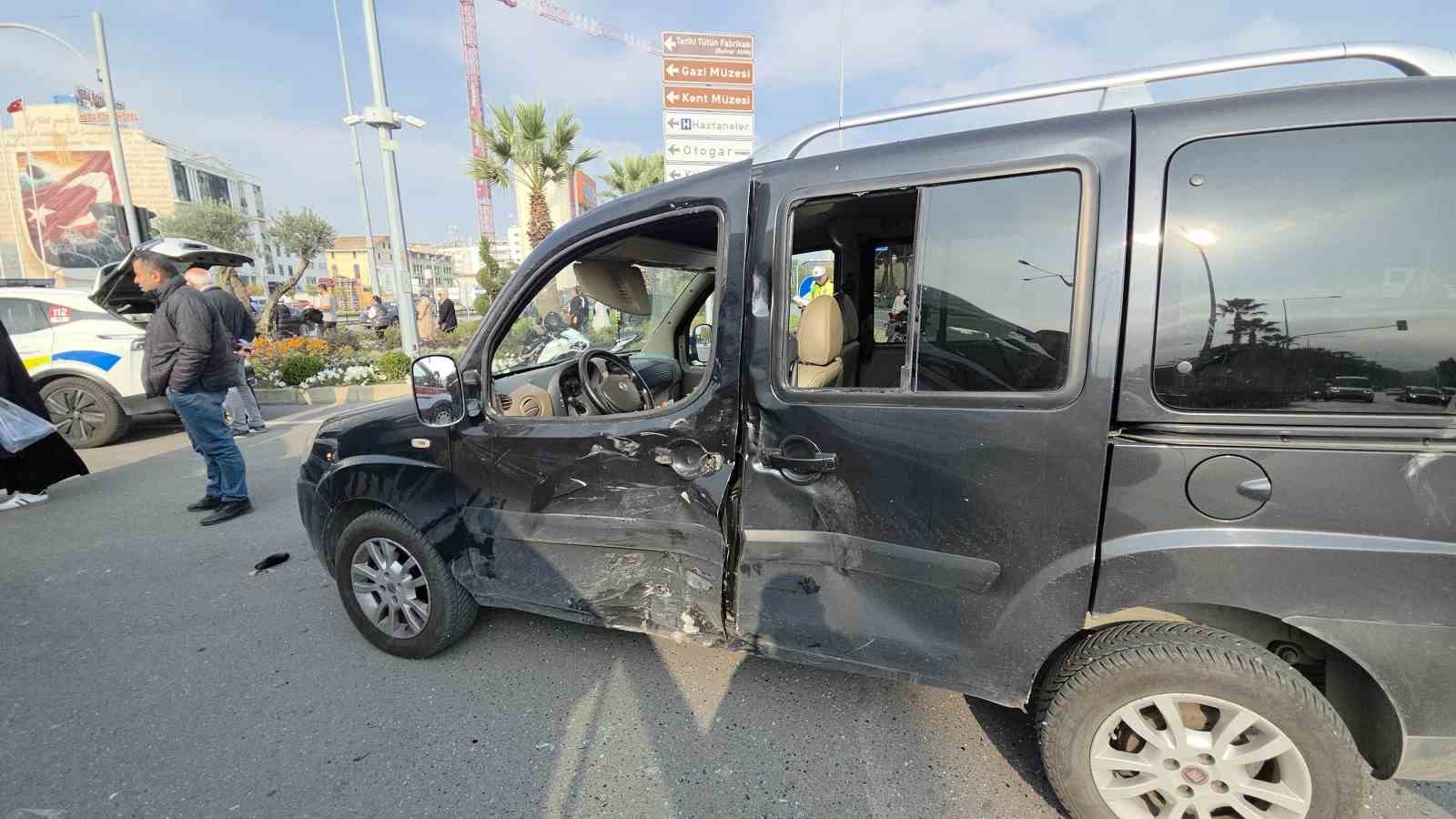 hatali donus kazaya yol acti 2 yarali 4 iFsvyaCj