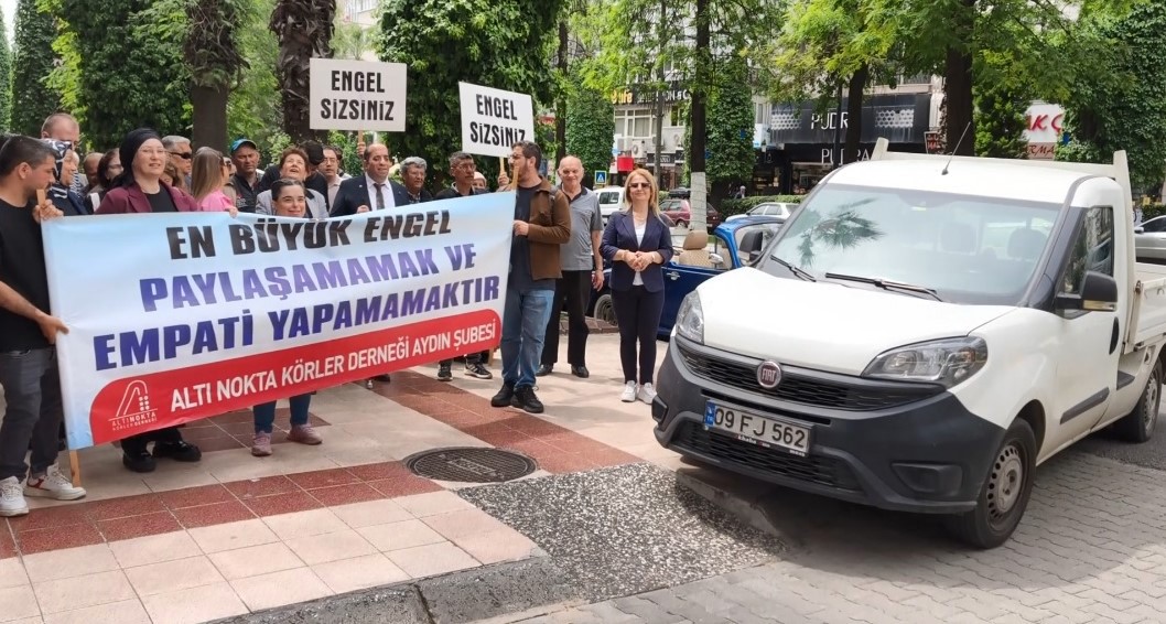 Hatalı parka sloganlı uyarı: "Hey şoför baksana, ne işi var bu arabanın kaldırımda" 4 hatali parka sloganli uyari hey sofor baksana ne isi var bu arabanin kaldirimda 0 pOGXFpPe