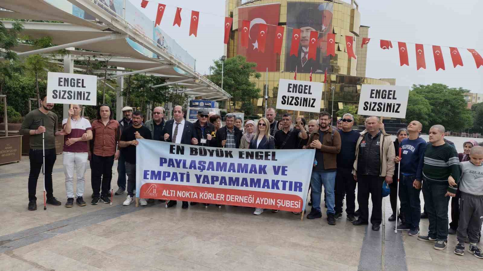 Hatalı parka sloganlı uyarı: "Hey şoför baksana, ne işi var bu arabanın kaldırımda" 5 hatali parka sloganli uyari hey sofor baksana ne isi var bu arabanin kaldirimda 1 a49rcwHy