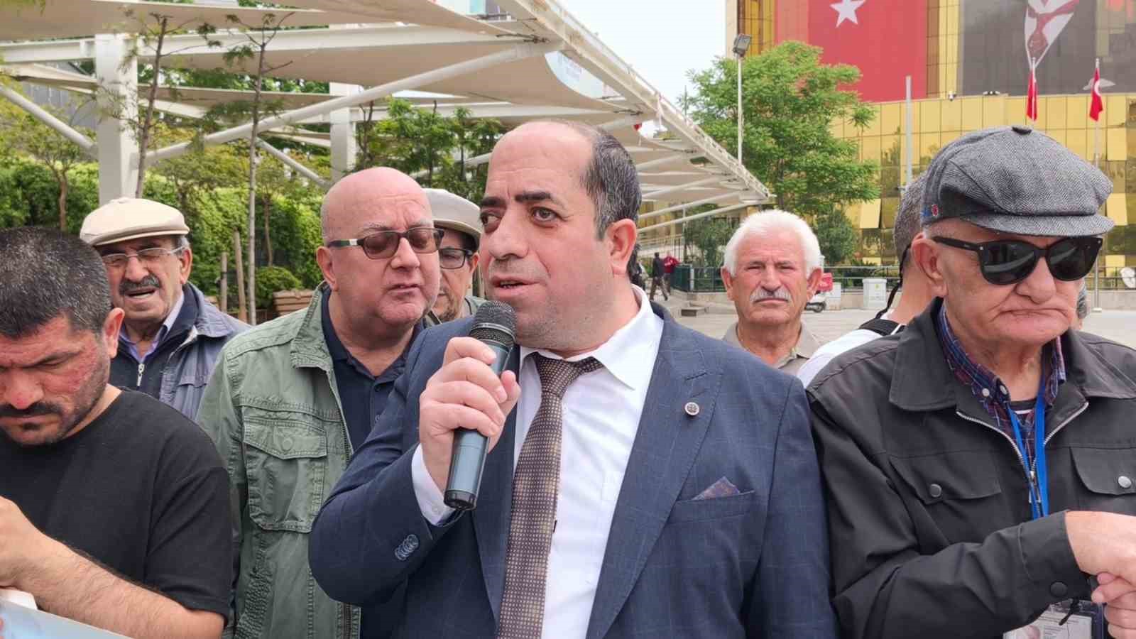 Hatalı parka sloganlı uyarı: "Hey şoför baksana, ne işi var bu arabanın kaldırımda" 6 hatali parka sloganli uyari hey sofor baksana ne isi var bu arabanin kaldirimda 2 gm5IzCTN
