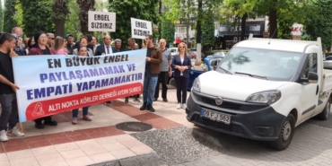 hatali-parka-sloganli-uyari-hey-sofor-baksana-ne-isi-var-bu-arabanin-kaldirimda-lvNWiwwM.jpg
