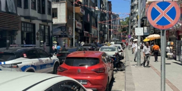 hatali-parklar-trafigi-zaman-zaman-aksatiyor-KdOhnMki.jpg