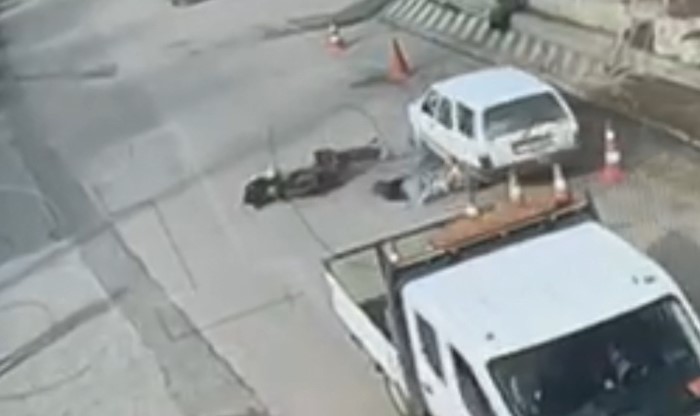 Hatalı sollama yapan motosiklete otomobil çarptı 6 hatali sollama yapan motosiklete otomobil carpti 2 eOJSuTDM