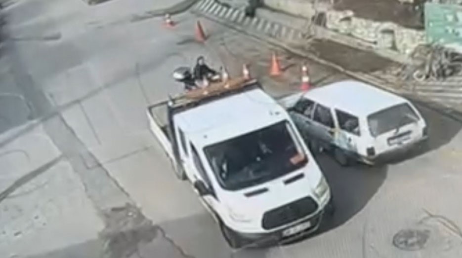 Hatalı sollama yapan motosiklete otomobil çarptı 7 hatali sollama yapan motosiklete otomobil carpti 3 JuWTmLi8