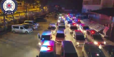 hatay-merkezli-8-ilde-gumruk-gecisinde-rusvet-operasyonunda-milyonlarca-tllik-doviz-ve-silah-ele-wqA8U4rm.jpg