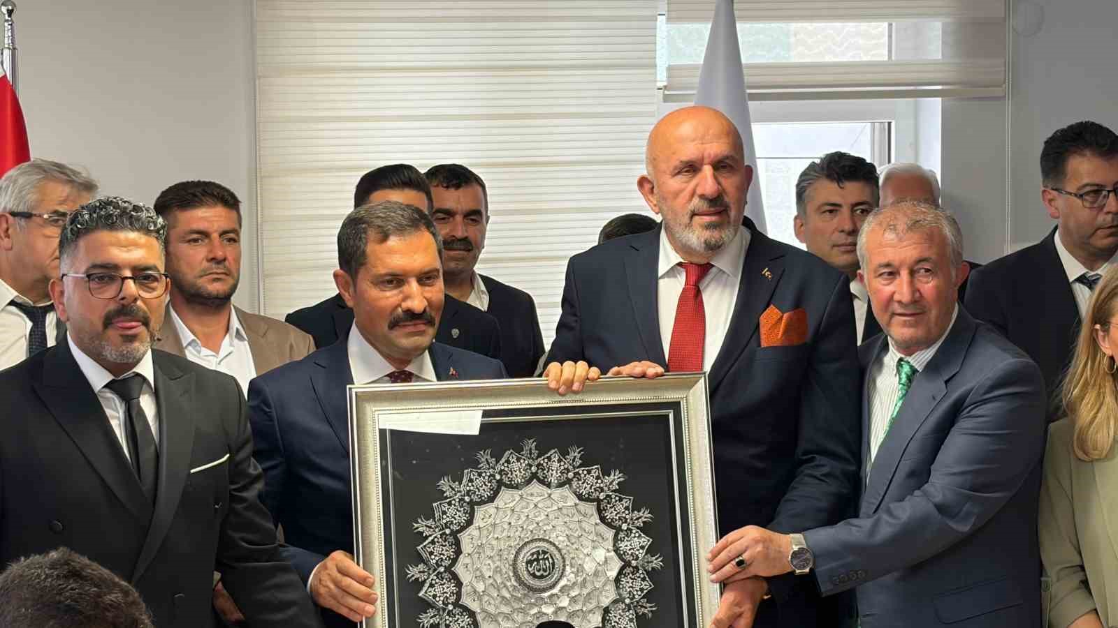 hatay valisi mustafa masatliya yilin valisi odulu verildi 0 cM3sK3kS
