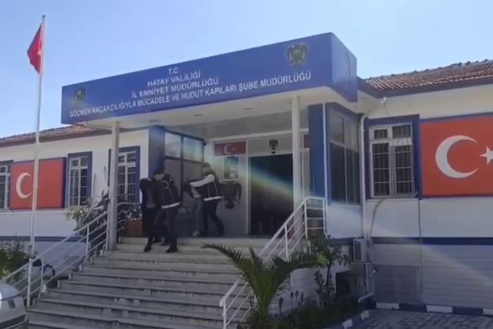 Hatay’da 6 yabancı uyruklu göçmen yakalandı, 2 organizatör tutuklandı 5 hatayda 6 yabanci uyruklu gocmen yakalandi 2 organizator tutuklandi 1
