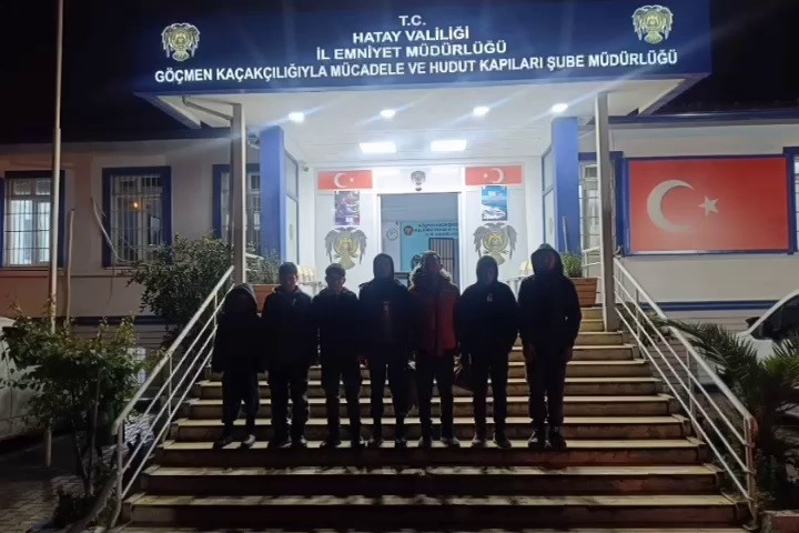 Hatay’da 6 yabancı uyruklu göçmen yakalandı, 2 organizatör tutuklandı 6 hatayda 6 yabanci uyruklu gocmen yakalandi 2 organizator tutuklandi 2