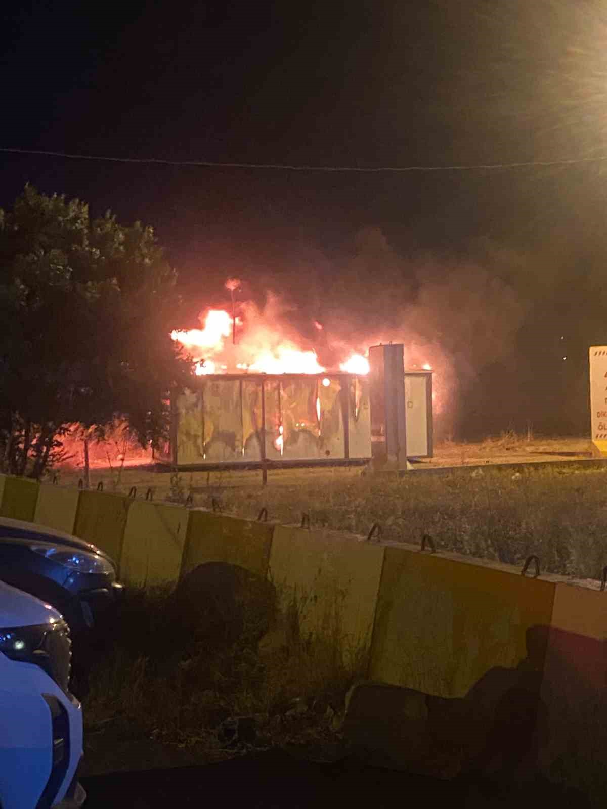 hatayda alevlere teslim olan konteyner kullanilamaz hale geldi 0 vD9P7rX8