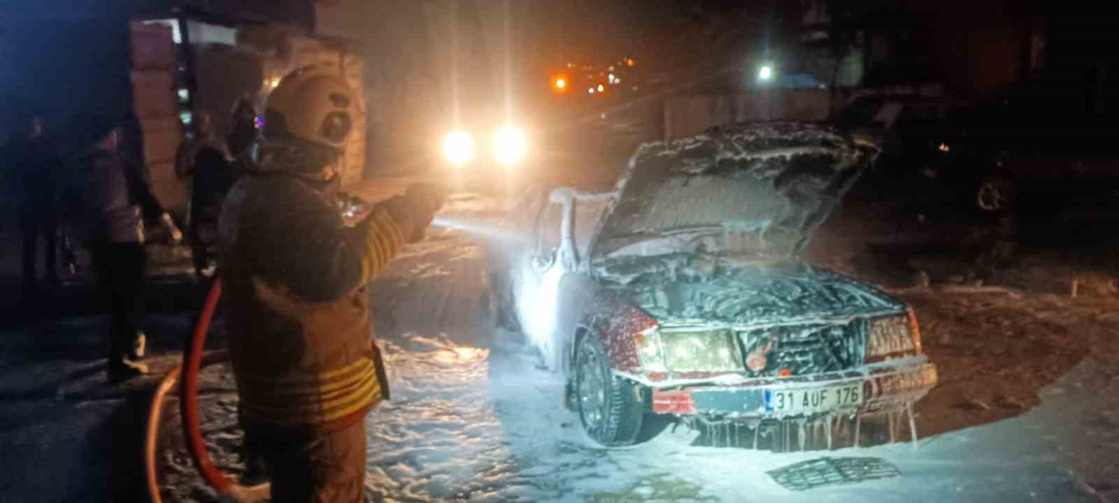 Hatay’da alevlere teslim olan otomobil kullanılamaz hale geldi 6 hatayda alevlere teslim olan otomobil kullanilamaz hale geldi 2 jJS6tey8