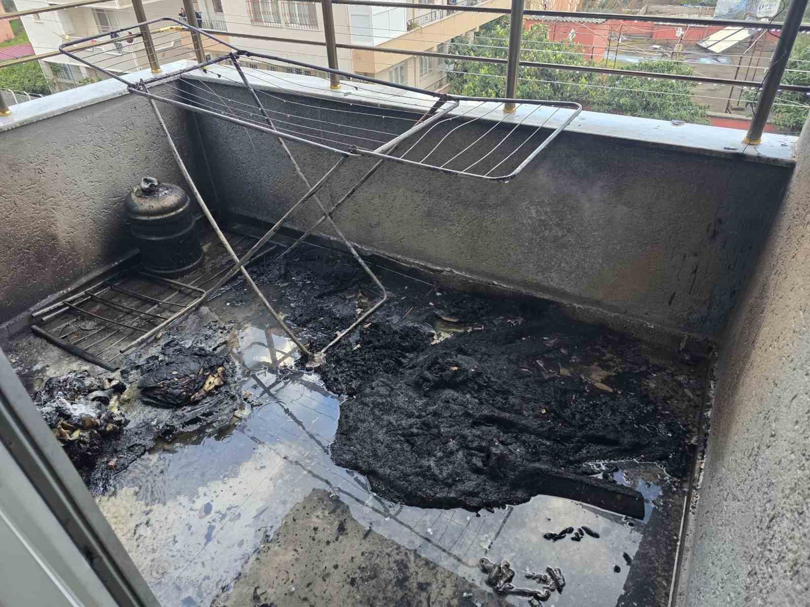 hatayda apartman dairesi ve metruk binada yangin 4 FWc1DPta