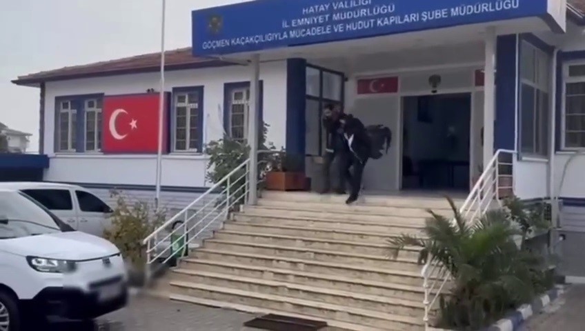 hatayda aracta 6 kacak gocmen yakalandi 1 TRCj59en