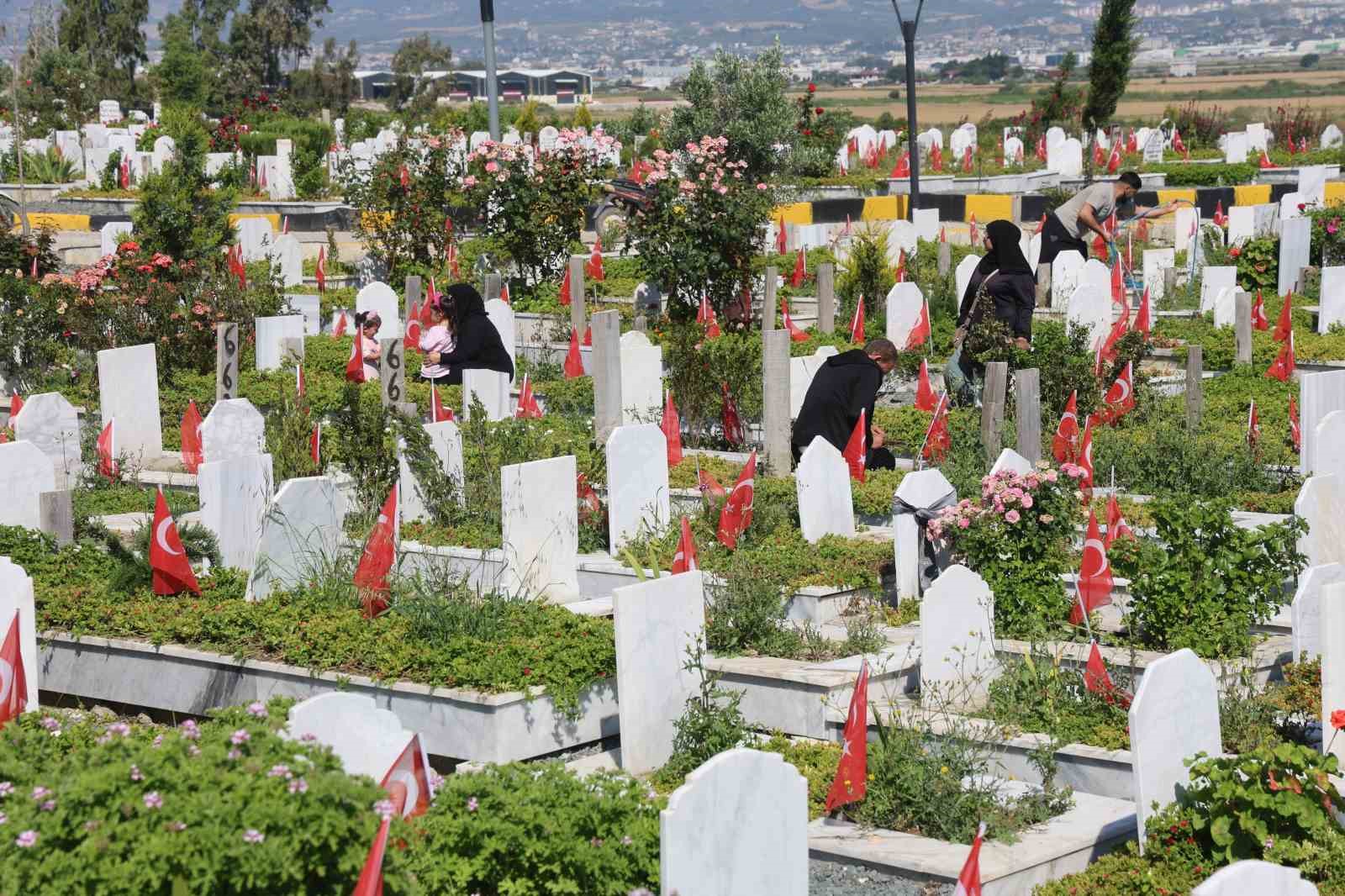 hatayda deprem sehitliginde buruk kurban bayrami 4 M4mPZ3gm