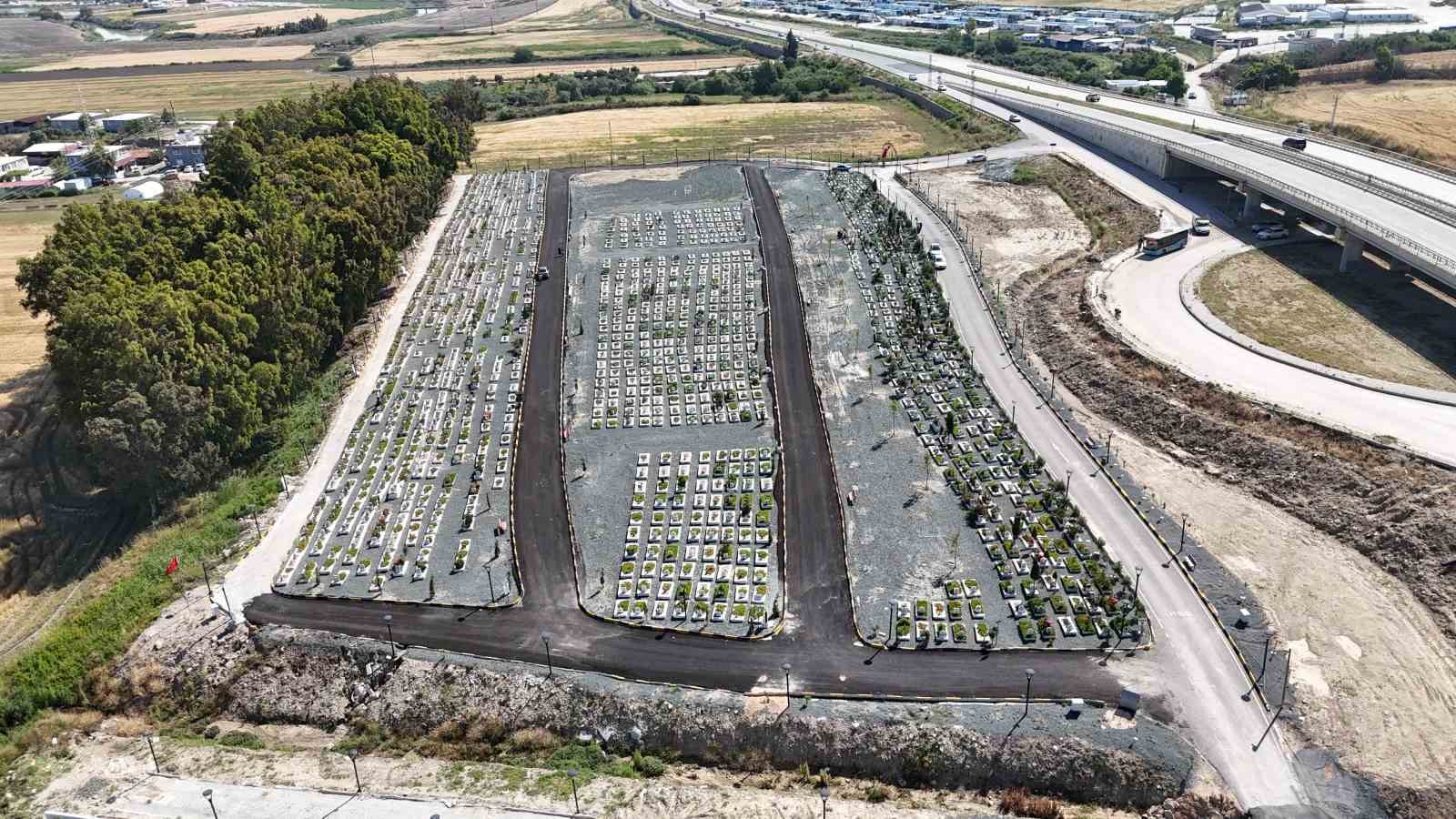 hatayda deprem sehitliginde buruk kurban bayrami 5 MLpyNgmU