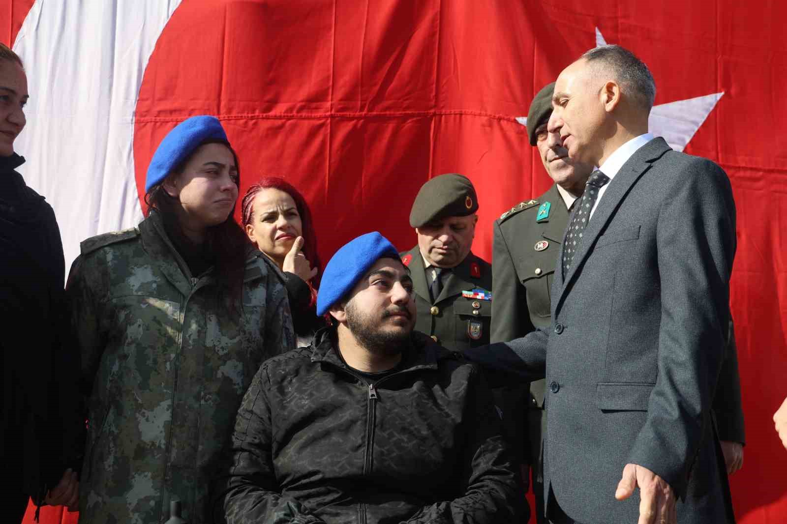 hatayda duygulandiran bulusma depremzede beliz 3 yildir sakladigi emanetin sahibiyle bir araya geldi 2 1BnDGXcP