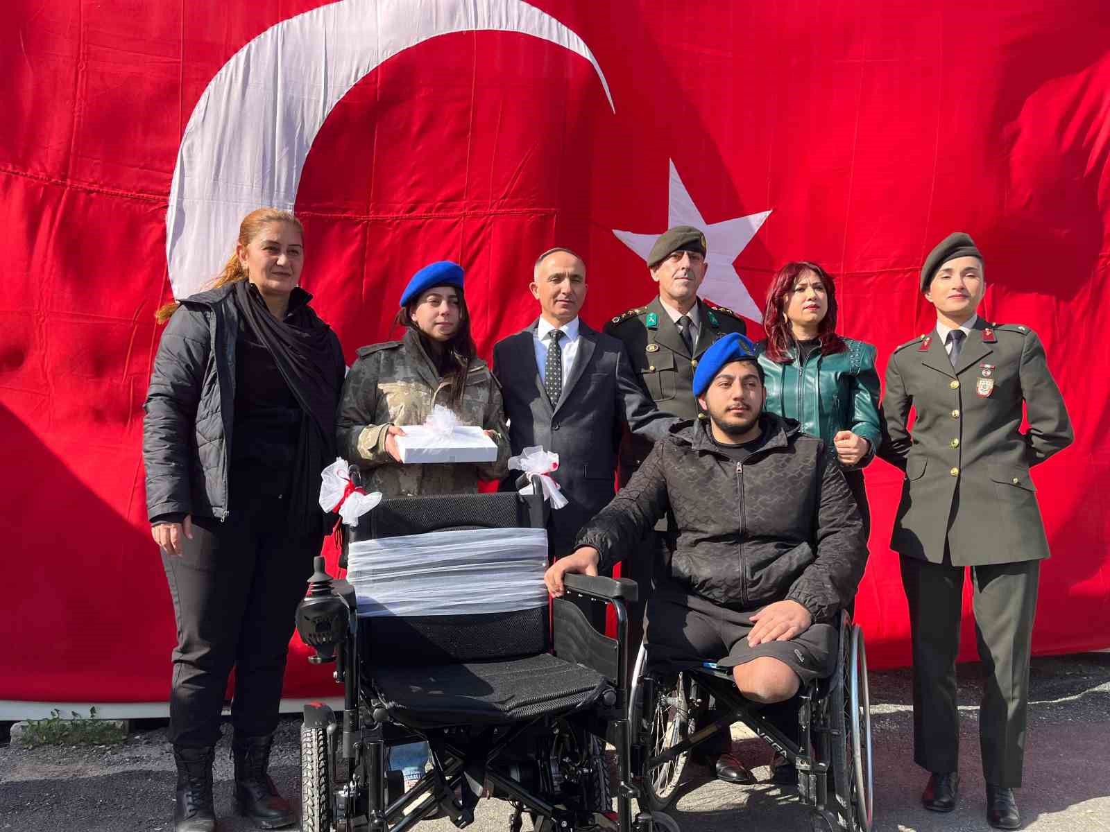 hatayda duygulandiran bulusma depremzede beliz 3 yildir sakladigi emanetin sahibiyle bir araya geldi 3 QNfwnYPt