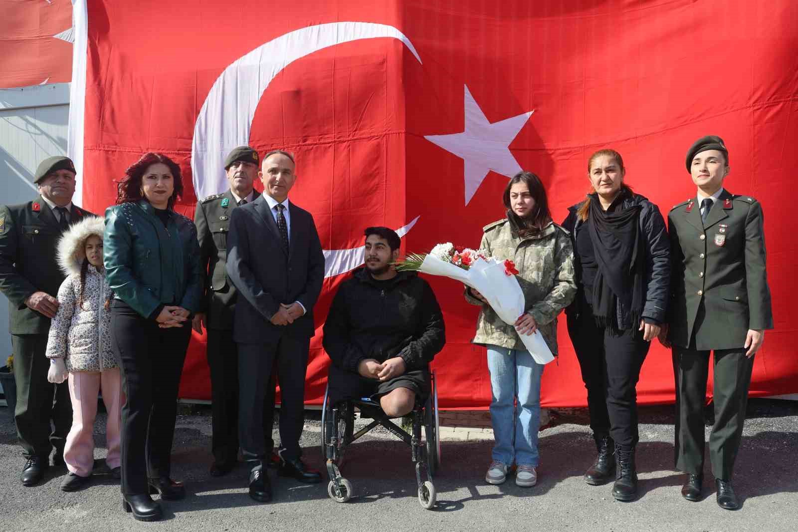 hatayda duygulandiran bulusma depremzede beliz 3 yildir sakladigi emanetin sahibiyle bir araya geldi 5 YjCimG3V