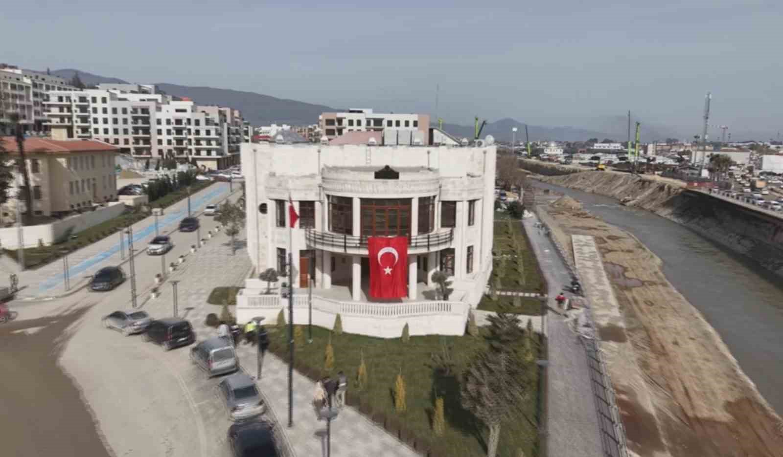 hatayda enkazdan taslari tek tek toplanan tarihi meclis binasi 200 fore kazik uzerine yeniden JfCkpgMt