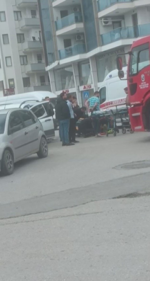 hatayda hafif ticari arac ile otomobilin carpistigi anlar kamerada 3 mGvBl1ck