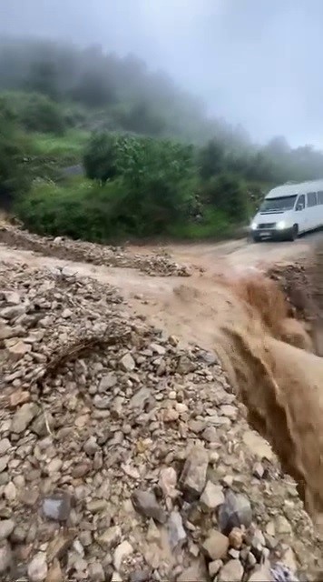 Hatay’da heyelan yaşanan yol ulaşıma kapandı 4 hatayda heyelan yasanan yol ulasima kapandi 0 pJkG2qYE