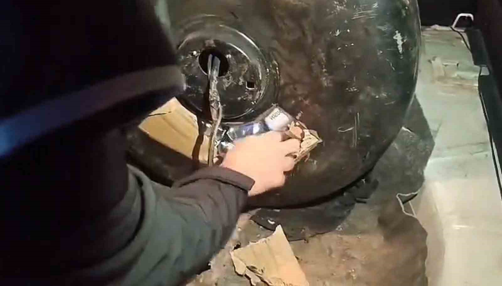 hatayda kacakcilik operasyonu otomobilin her yerinden telefon ve elektronik sigara fiskirdi 0 3lLEadhD