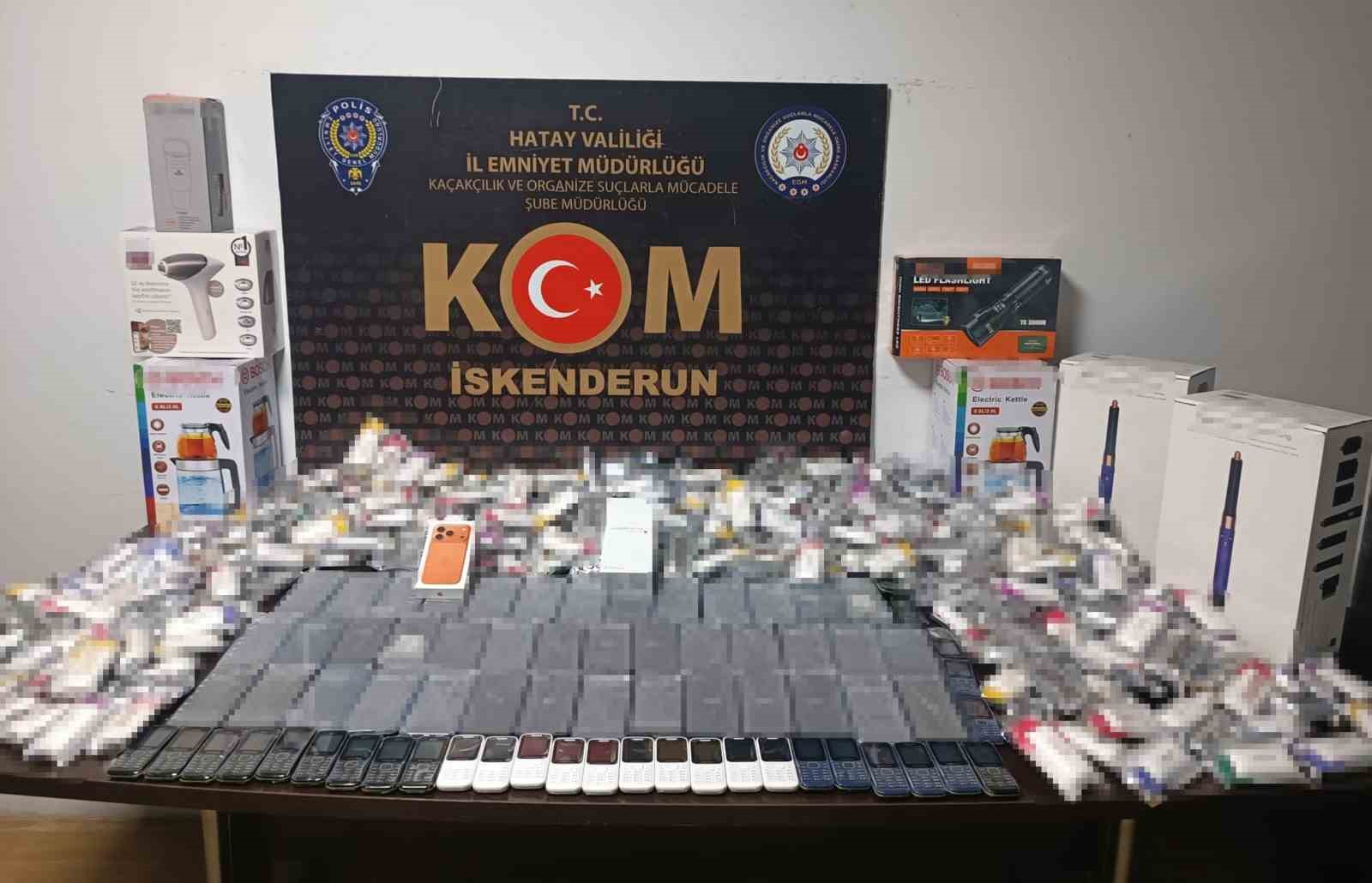 hatayda kacakcilik operasyonu otomobilin her yerinden telefon ve elektronik sigara fiskirdi 2 luQikUJ9