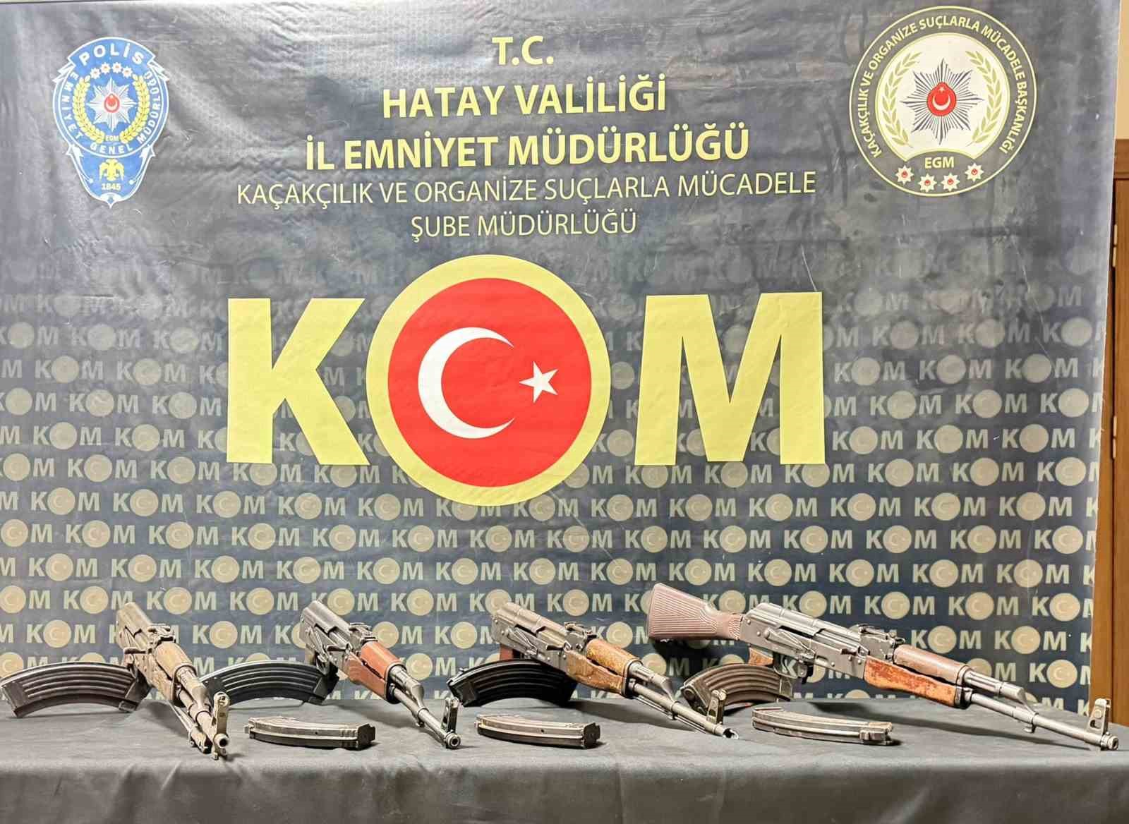 hatayda kalasnikof kacakciliginda 4 kisi tutuklandi 0 gFvW7b4A