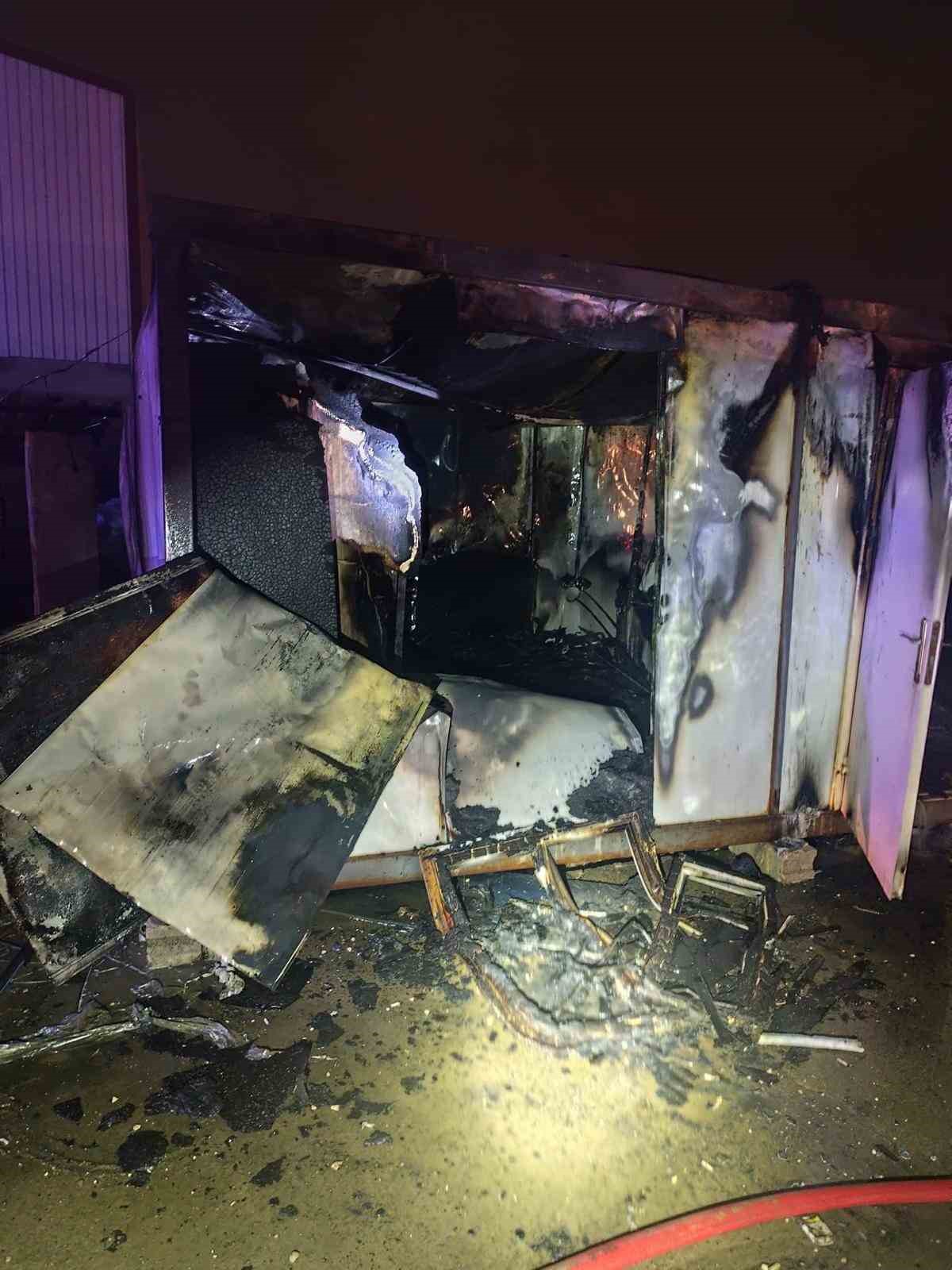 hatayda konteyner alevlere teslim oldu 1 KTKU3PpS