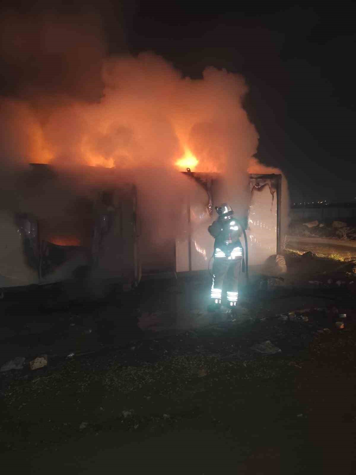 hatayda konteyner alevlere teslim oldu 2 8KLjAvjc