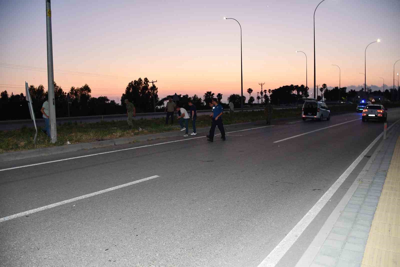 hatayda kontrolden cikan motosiklet devrildi 2 olu 3 TKdzepaY