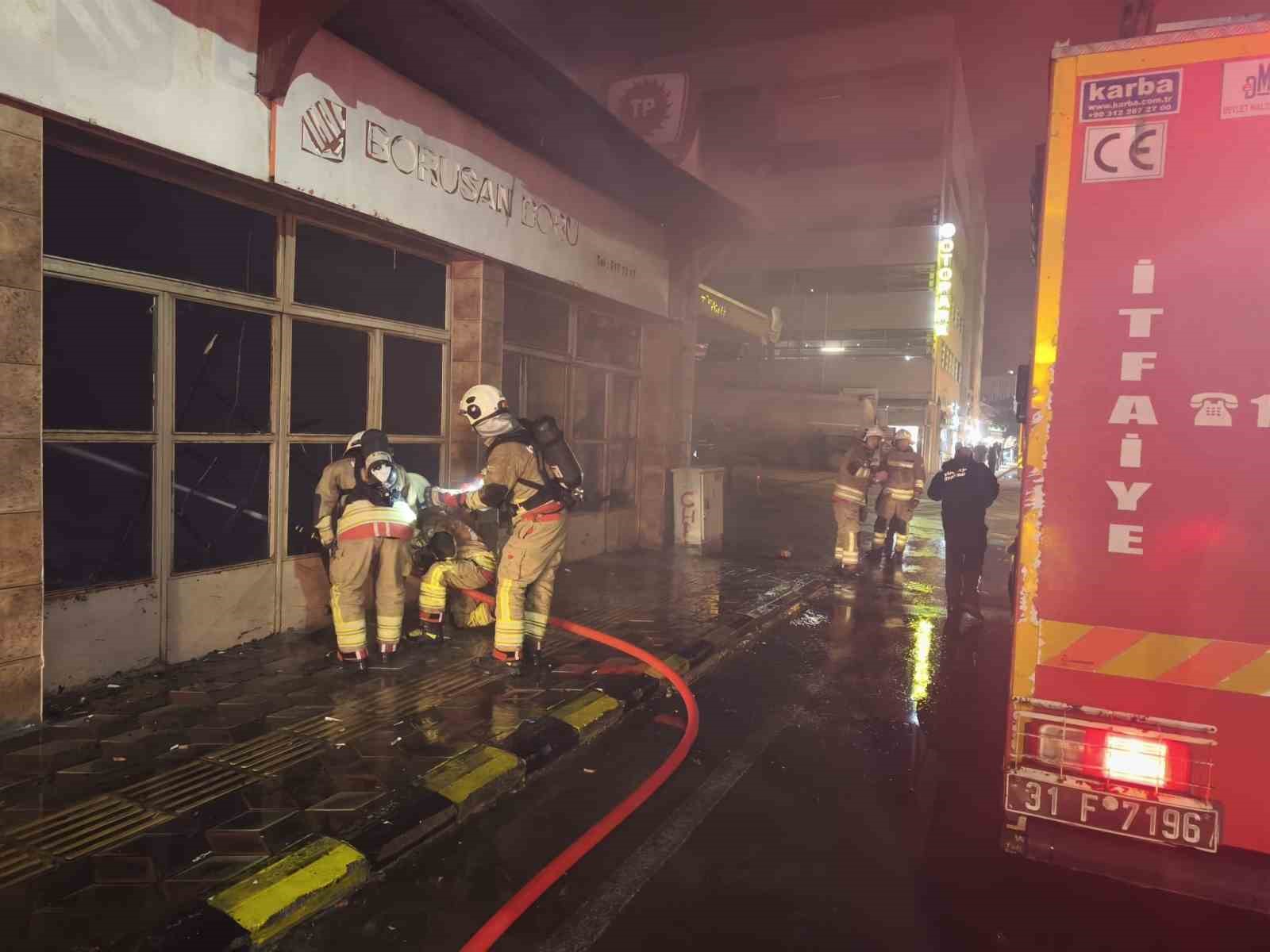 hatayda korkutan yangin akaryakit istasyonunun yanindaki bina alevlere teslim oldu 0