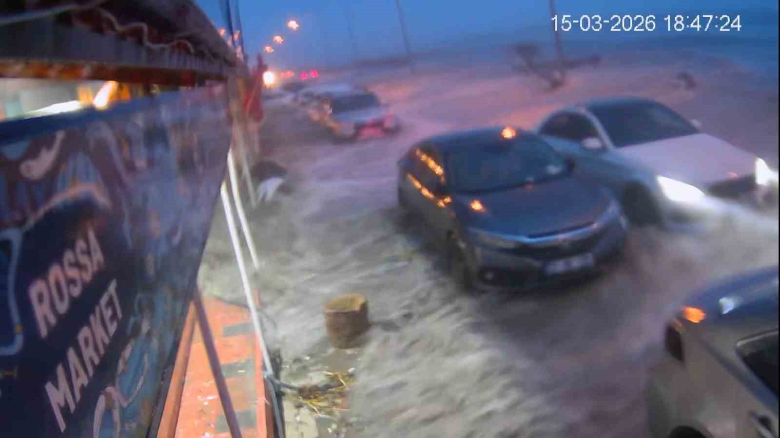 Hatay’da kuvvetli fırtınayla deniz taştı, iş yerleri zarar gördü... O anlar kamerada 4 hatayda kuvvetli firtinayla deniz tasti is yerleri zarar gordu o anlar kamerada 0 YOFLV6DB