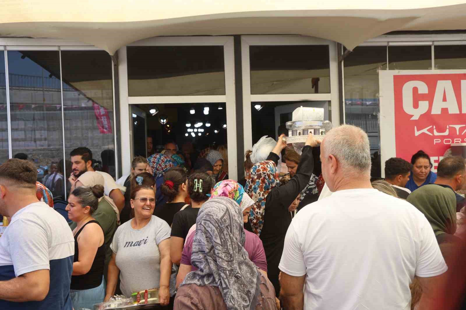 Hatay’da mağaza açılışında izdiham 4 hatayda magaza acilisinda izdiham 0 APXm8unn
