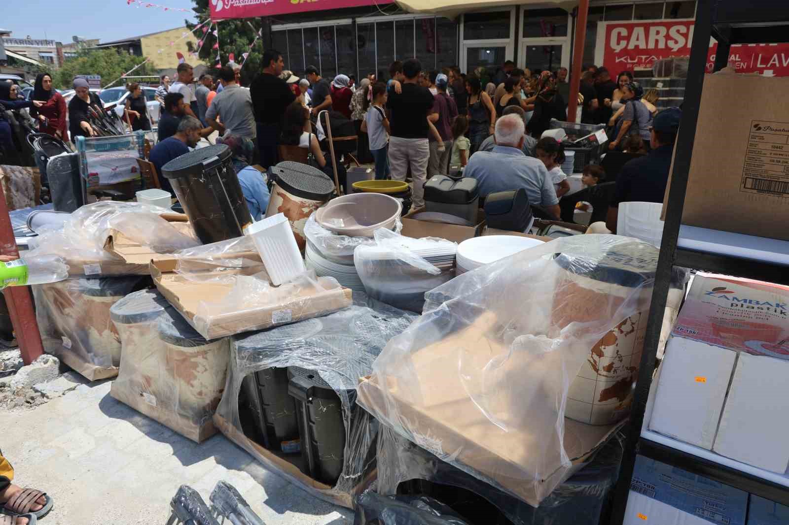Hatay’da mağaza açılışında izdiham 7 hatayda magaza acilisinda izdiham 3 BMEulQne