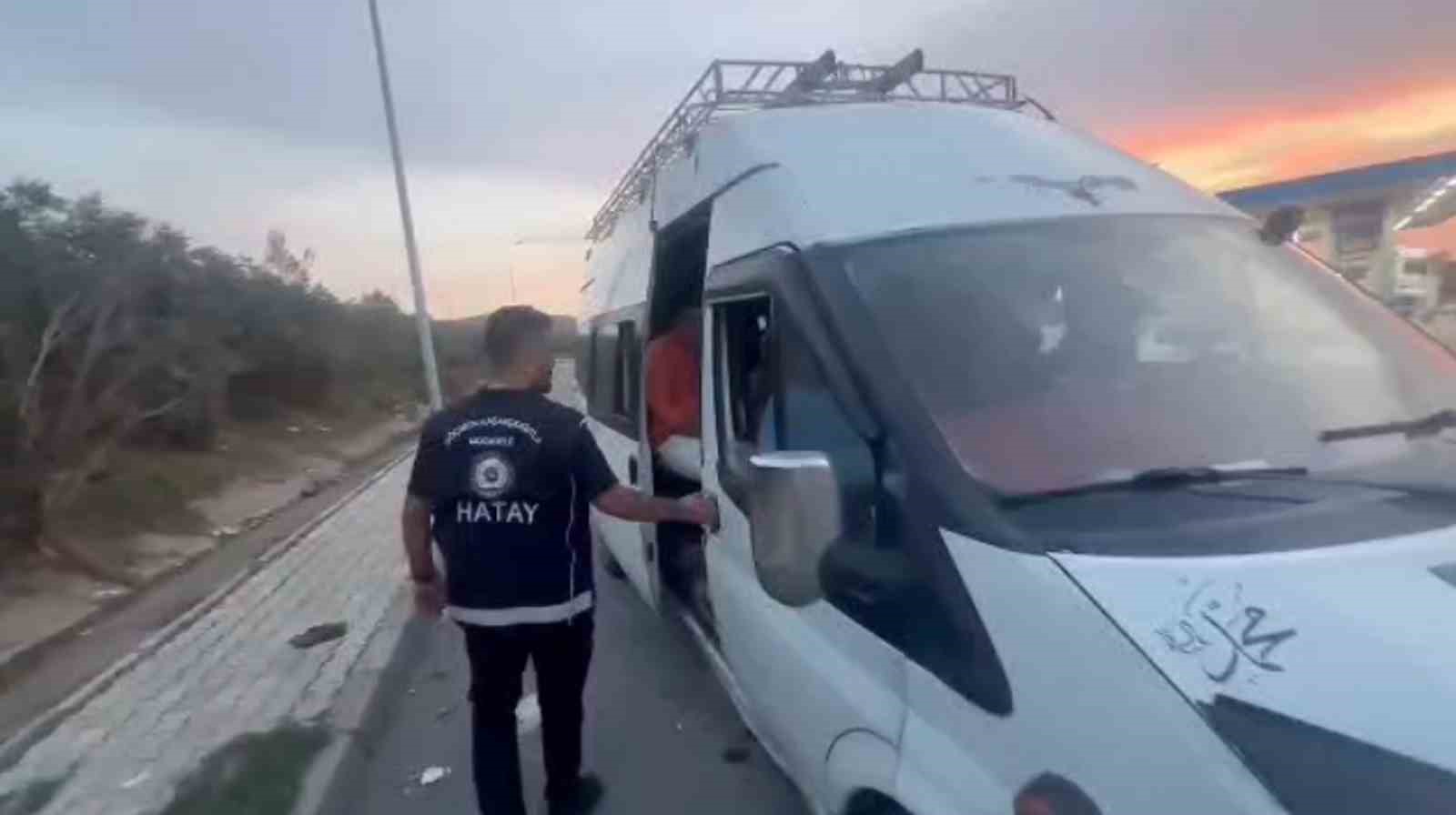 hatayda minibus dolusu gocmen yakalandi 1 Z7veHvC3