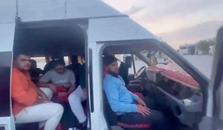 hatayda-minibus-dolusu-gocmen-yakalandi-WkKnD9RW.jpg
