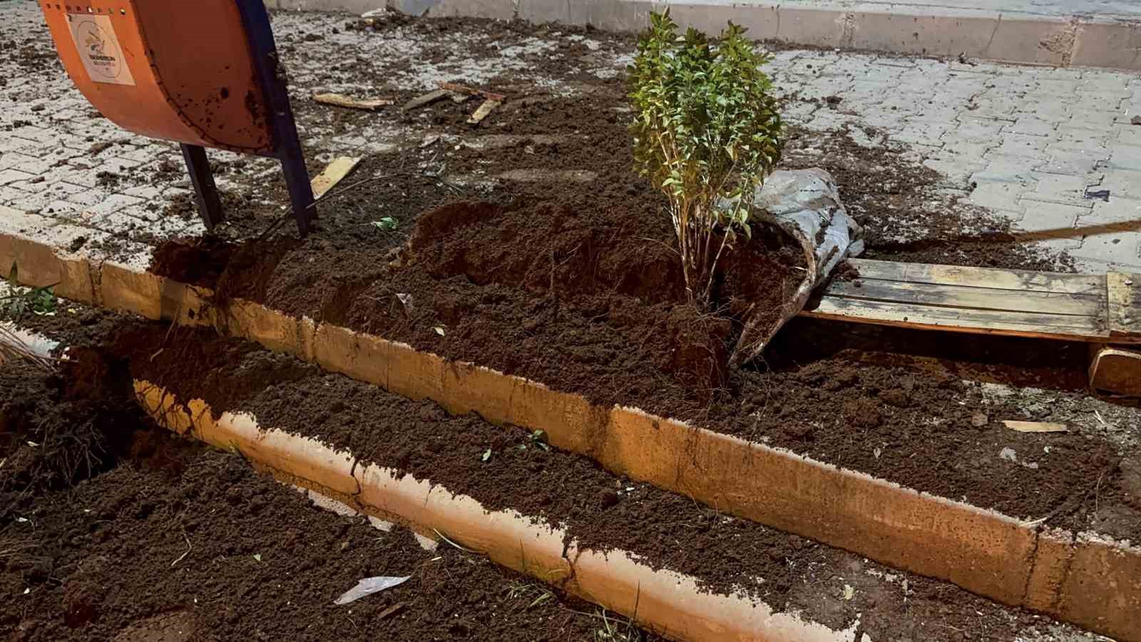 hatayda otomobil kaldirimdaki cocuga carpti 4 LRSBPsag