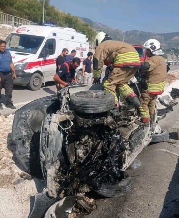 hatayda-otomobil-refuje-carpti-1i-agir-3-yarali-uT7TEgyc.jpg