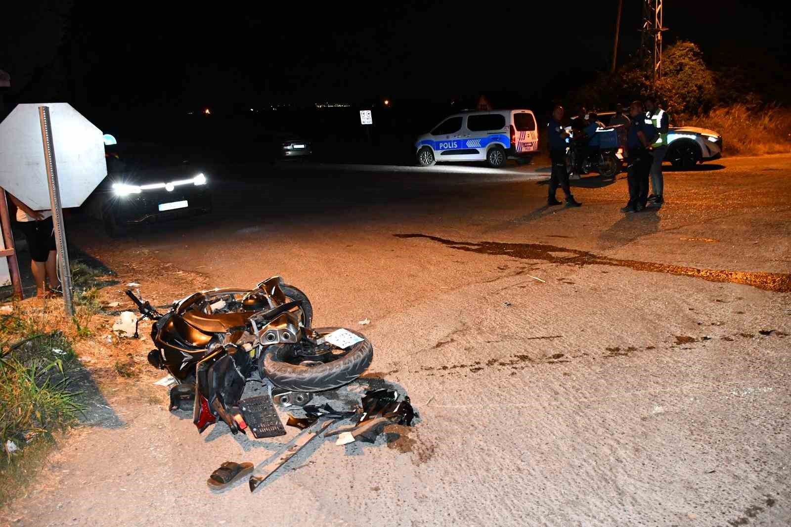 hatayda otomobille motosiklet carpisti 4 yarali 3 J1gIRlss