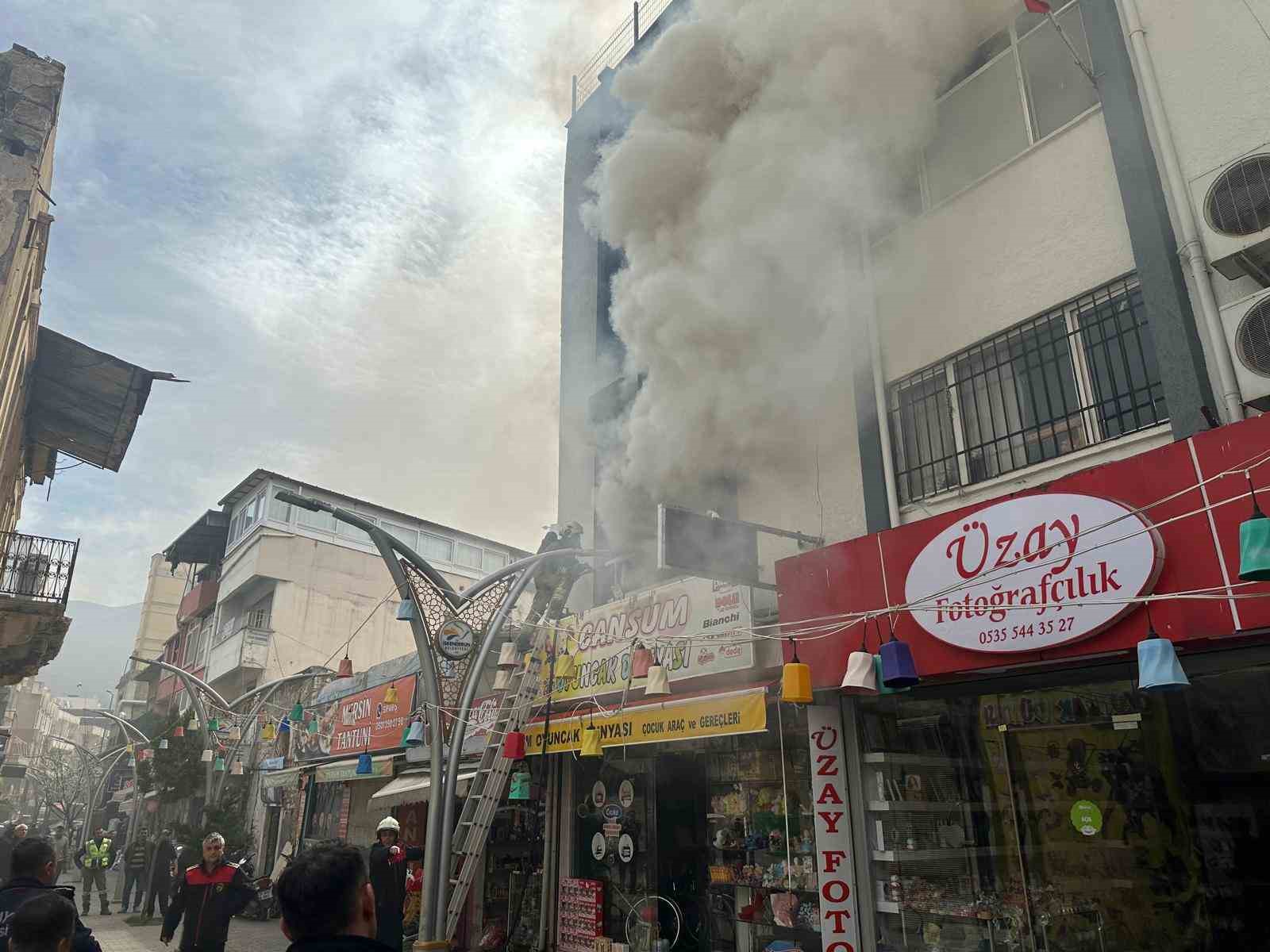 hatayda oyuncakci dukkaninda korkutan yangin 0 hED7jSO7