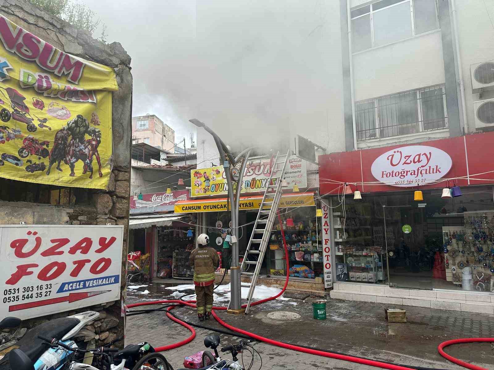 hatayda oyuncakci dukkaninda korkutan yangin 1 sYUIwZZd