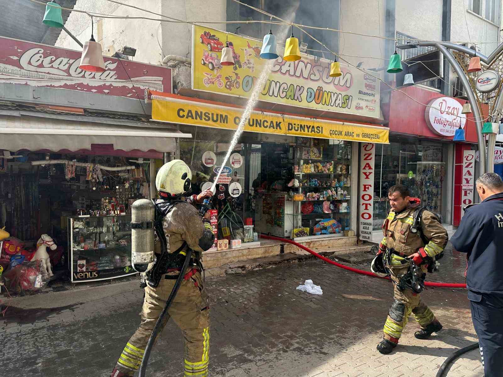 hatayda oyuncakci dukkaninda korkutan yangin 3 OBzt3auB