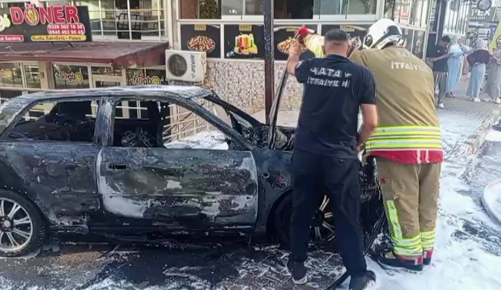 hatayda park halindeki otomobil alevler icinde yandi 0 AS47KspD