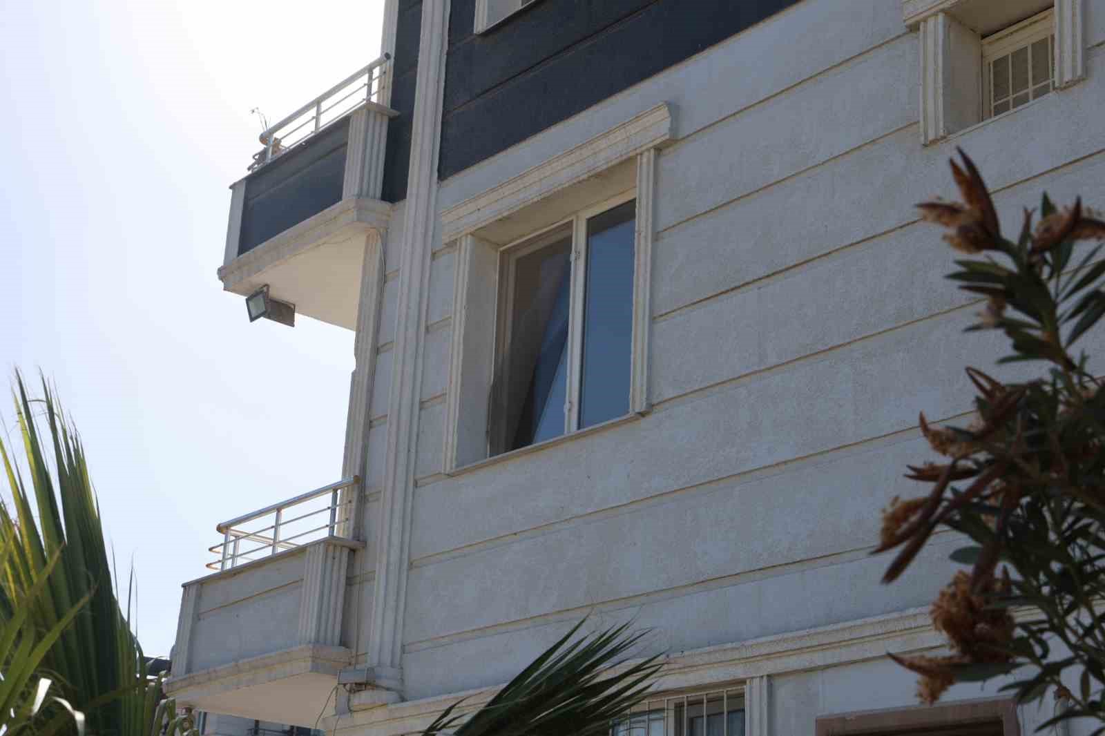 Hatay’da penceredeki sinekliği parçalayarak evden ayrılan psikolojik rahatsızlığı olan genç 5. günde aranıyor 8 hatayda penceredeki sinekligi parcalayarak evden ayrilan psikolojik rahatsizligi olan genc 5 gunde araniyor 4 ccdTB6rJ
