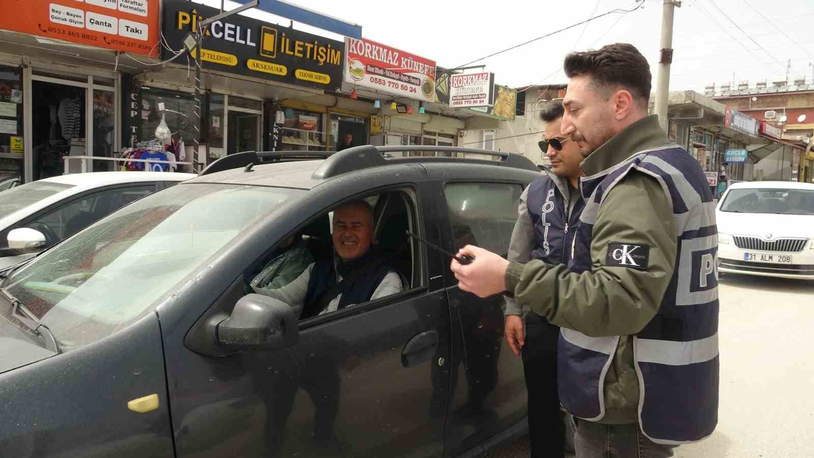 hatayda polis ekipleri hatali park konusunda suruculeri uyardi 0 S2ayCd5n