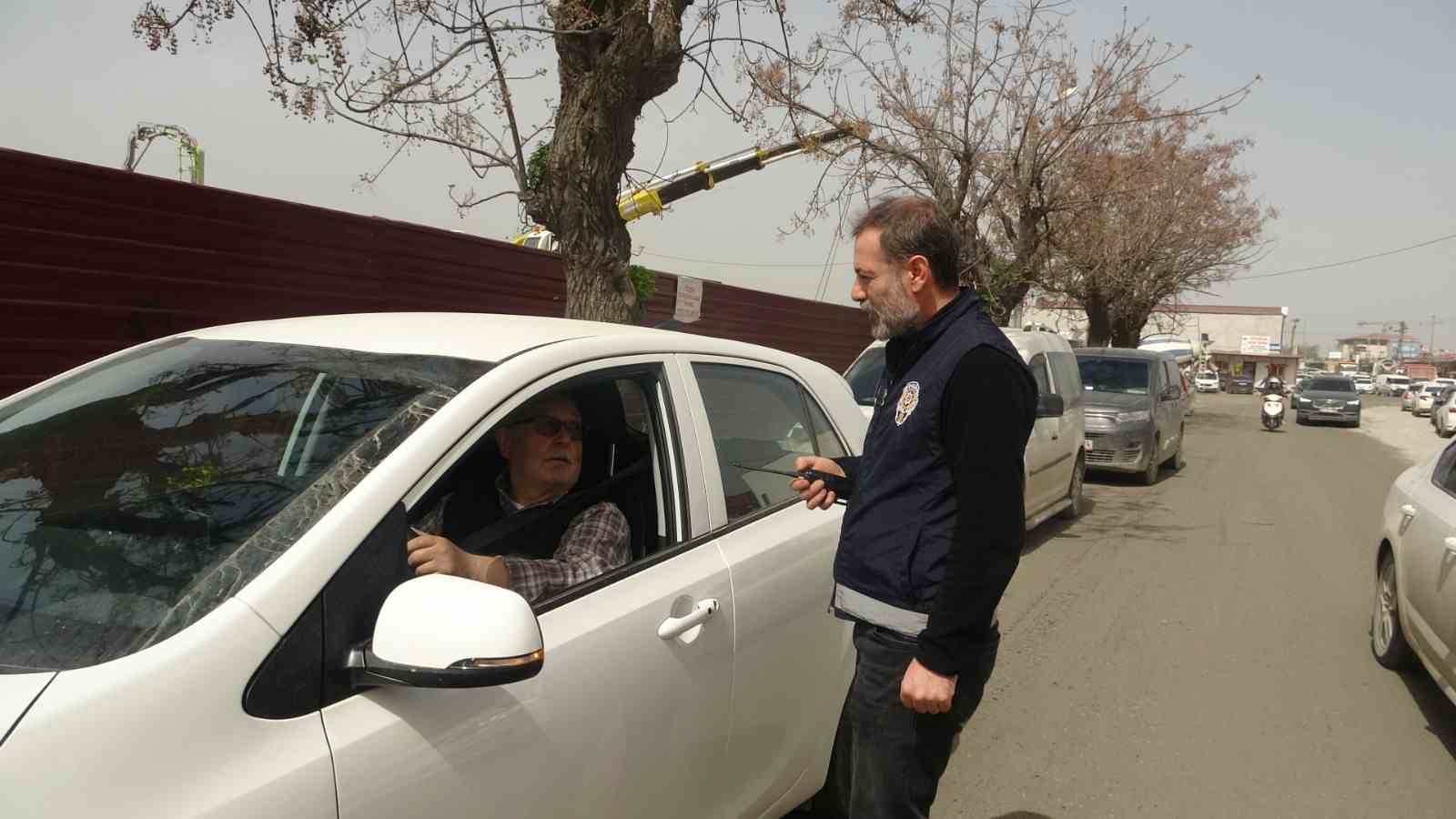 hatayda polis ekipleri hatali park konusunda suruculeri uyardi 1 WWOYryNr