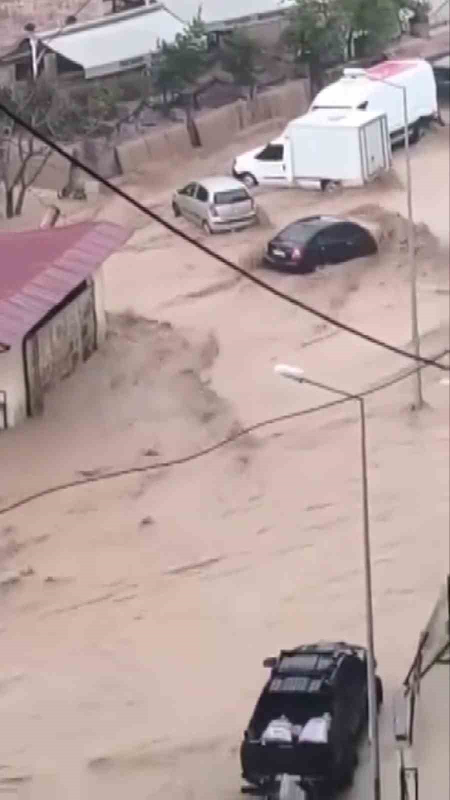 hatayda saganak sele neden oldu yollar gole dondu 2 LkvLuLVT