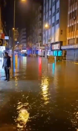 hatayda saganak yagis caddeleri gole cevirdi 4 zg67BBzY