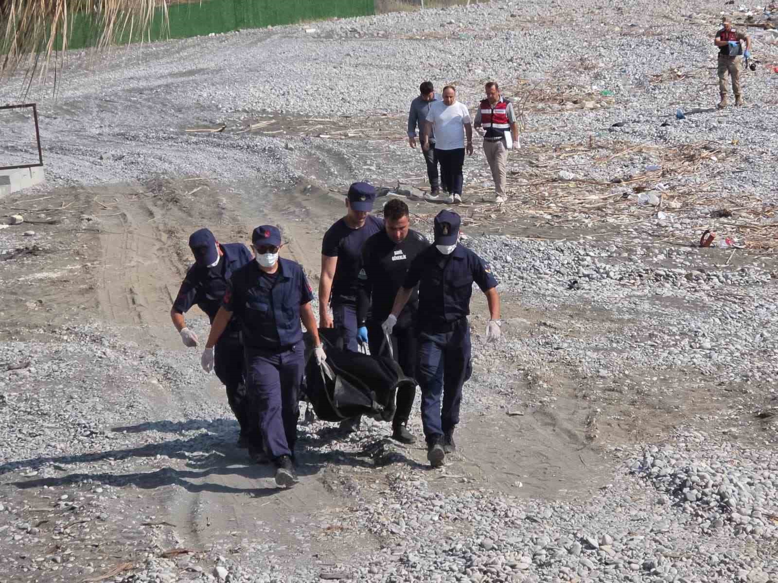 hatayda sahilde kimligi belirsiz erkek cesedi bulundu 0 491cumG3