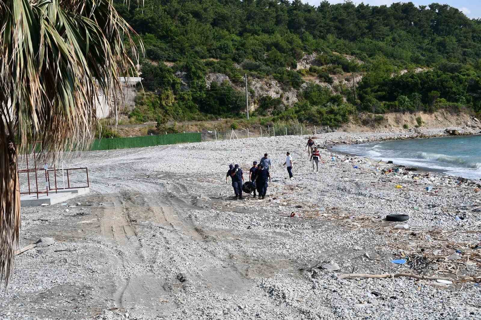 hatayda sahilde kimligi belirsiz erkek cesedi bulundu 2